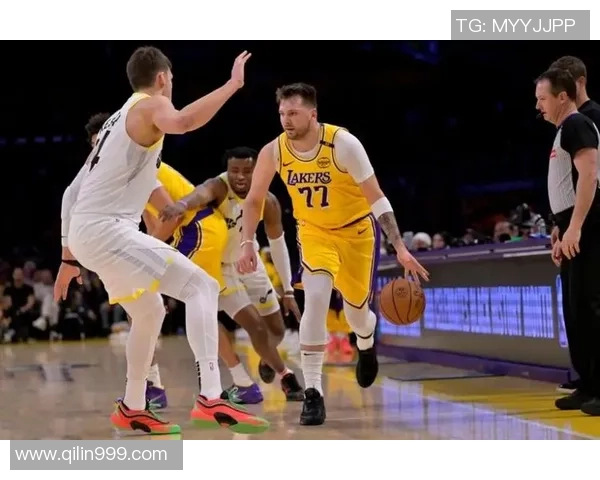 湖人对阵掘金精彩直播全程回顾与赛后分析分享