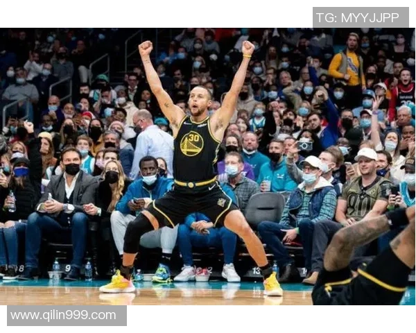 火箭队与勇士队激战正酣无插件直播全程呈现精彩瞬间